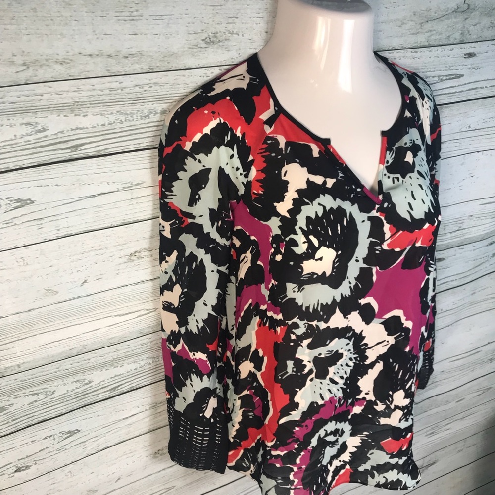 Nic + Zoe Semi sheer floral blouse. - Picture 2 of 4